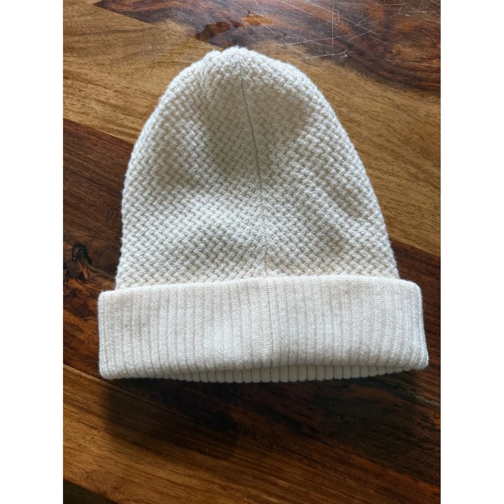 Alo Yoga Merino Wool Blend Beanie Ivory Cream Textured Knit Logo Hat OS